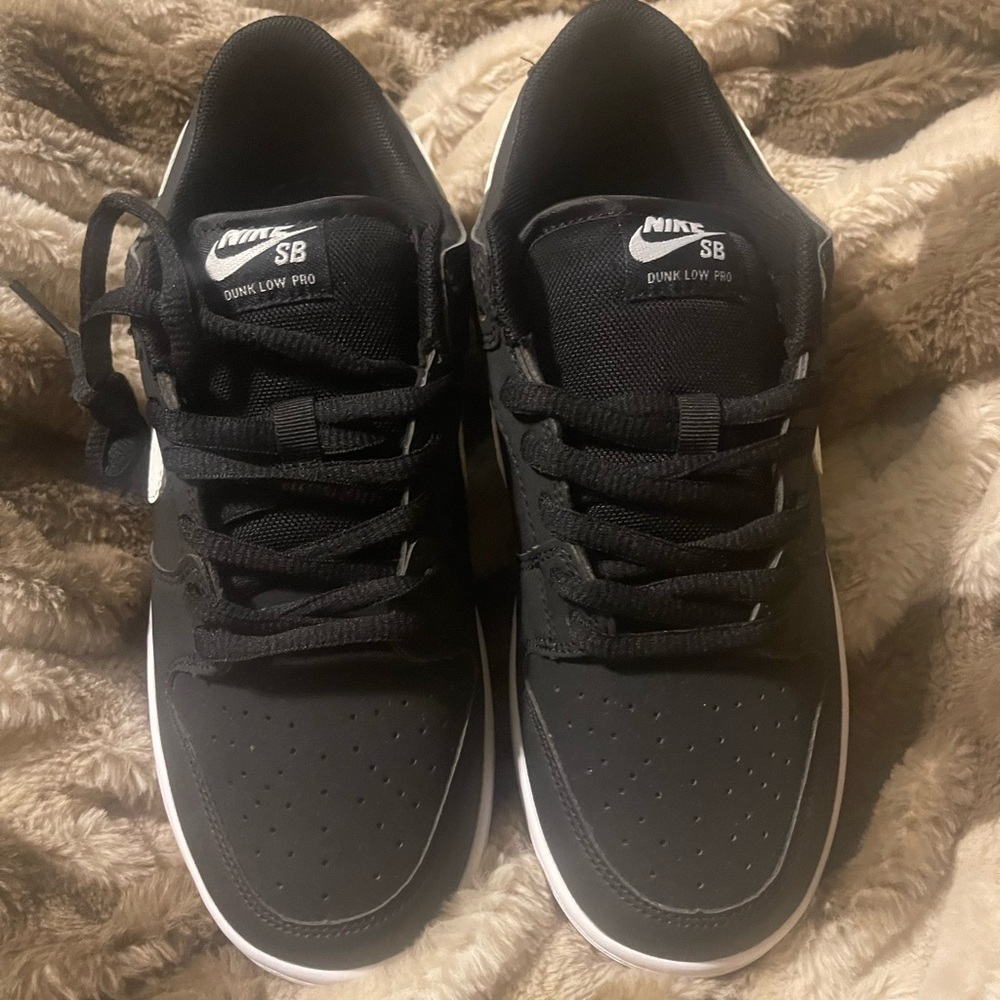 Nike SB Dunk Low Pro Black and White with Gum Sole - Picture 2 of 8